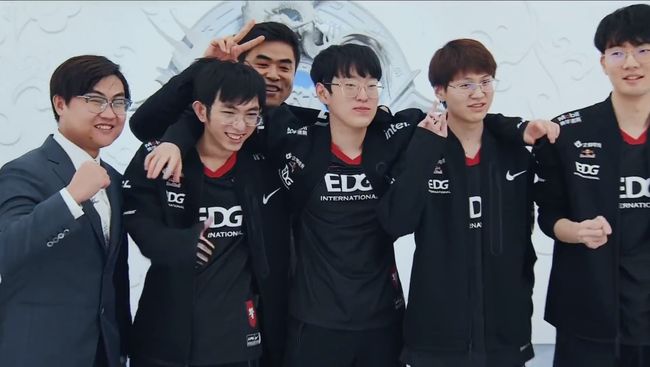 西亚球迷的 西亚球迷的