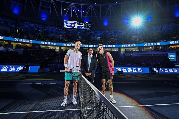 赛场之外的 赛场之外的